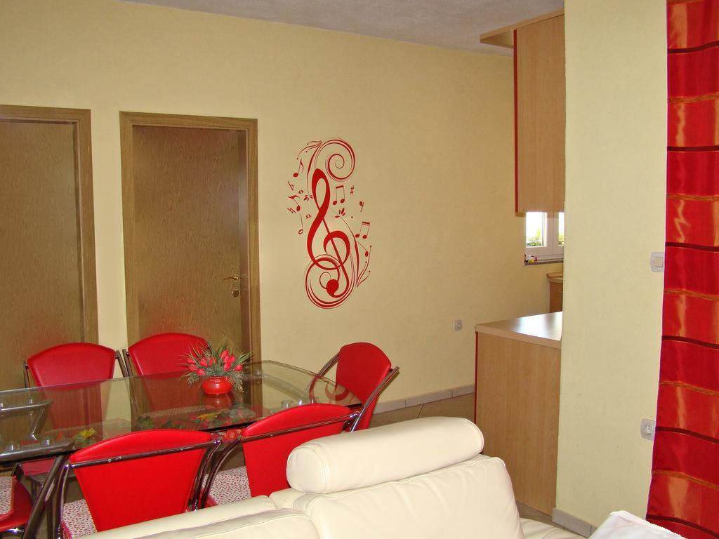 Apartments Buturic Sali Bilik gambar