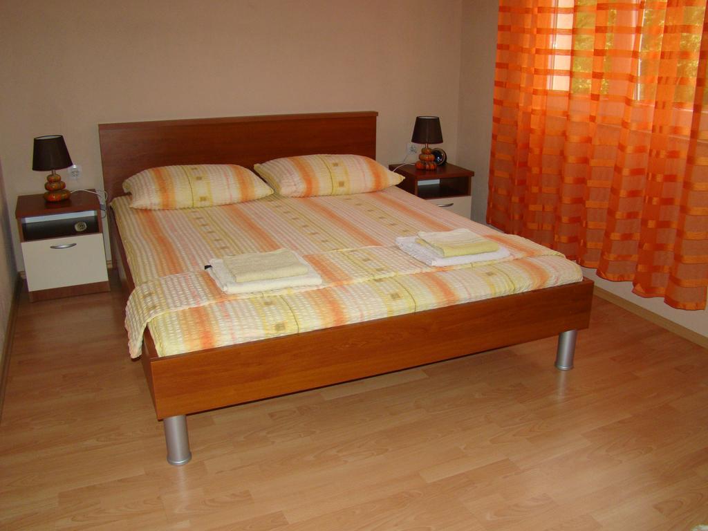 Apartments Buturic Sali Bilik gambar