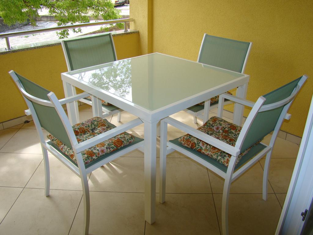 Apartments Buturic Sali Bilik gambar