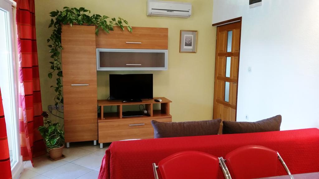 Apartments Buturic Sali Bilik gambar
